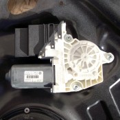 Моторчик стеклоподъемника задней правой двери Volkswagen Passat B6 3C9959704